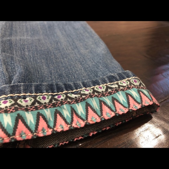 Miss Me Distressed Cropped Denim - Picture 4 of 8